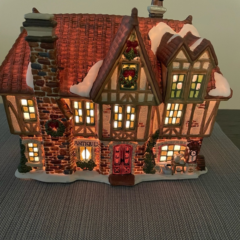 Dickens Lighted Holiday House